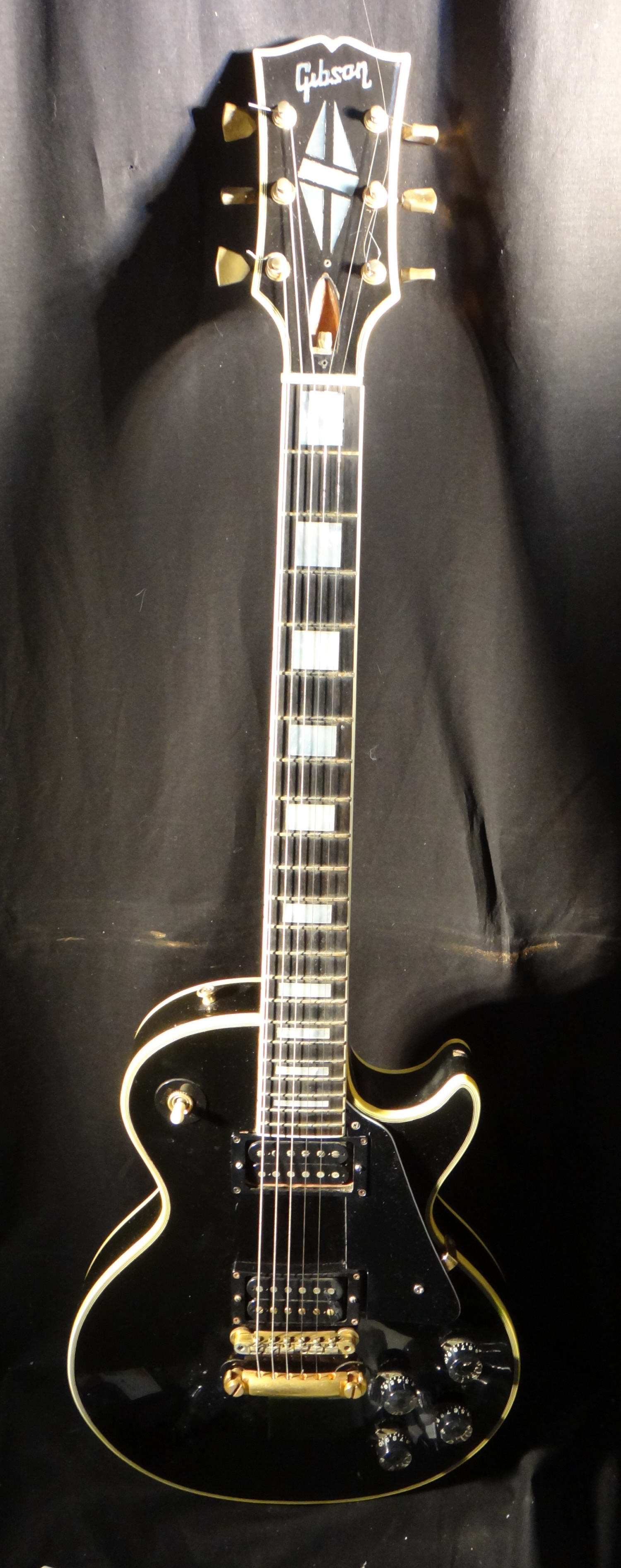 Guitar, Gibson, black beauty